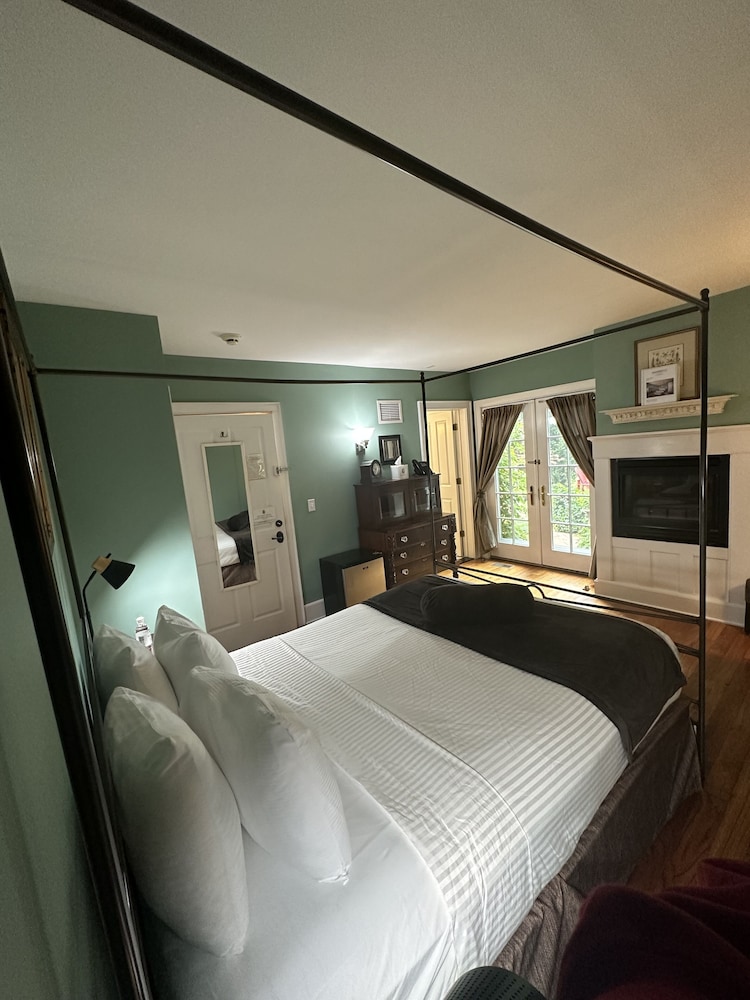 Queen Bed