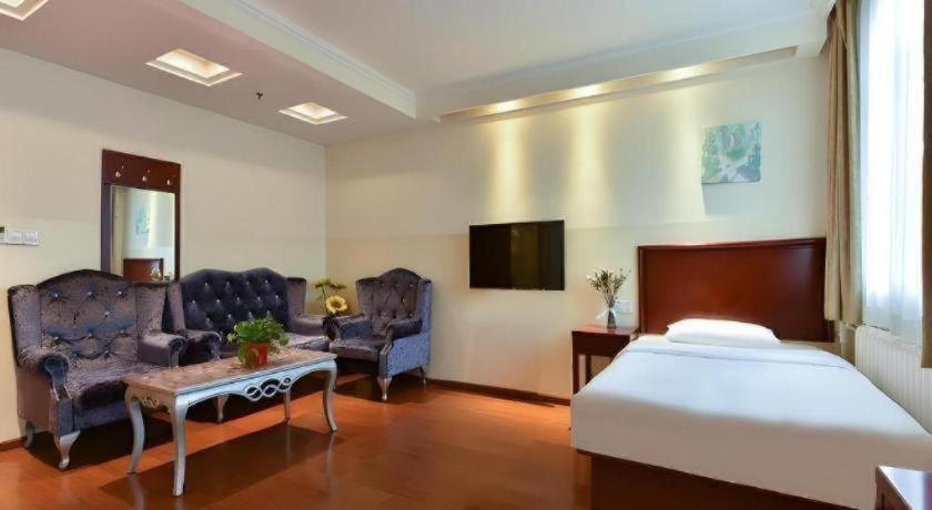 GreenTree Inn Beijing Fengtai District East Avenue Express Hotel 33/62