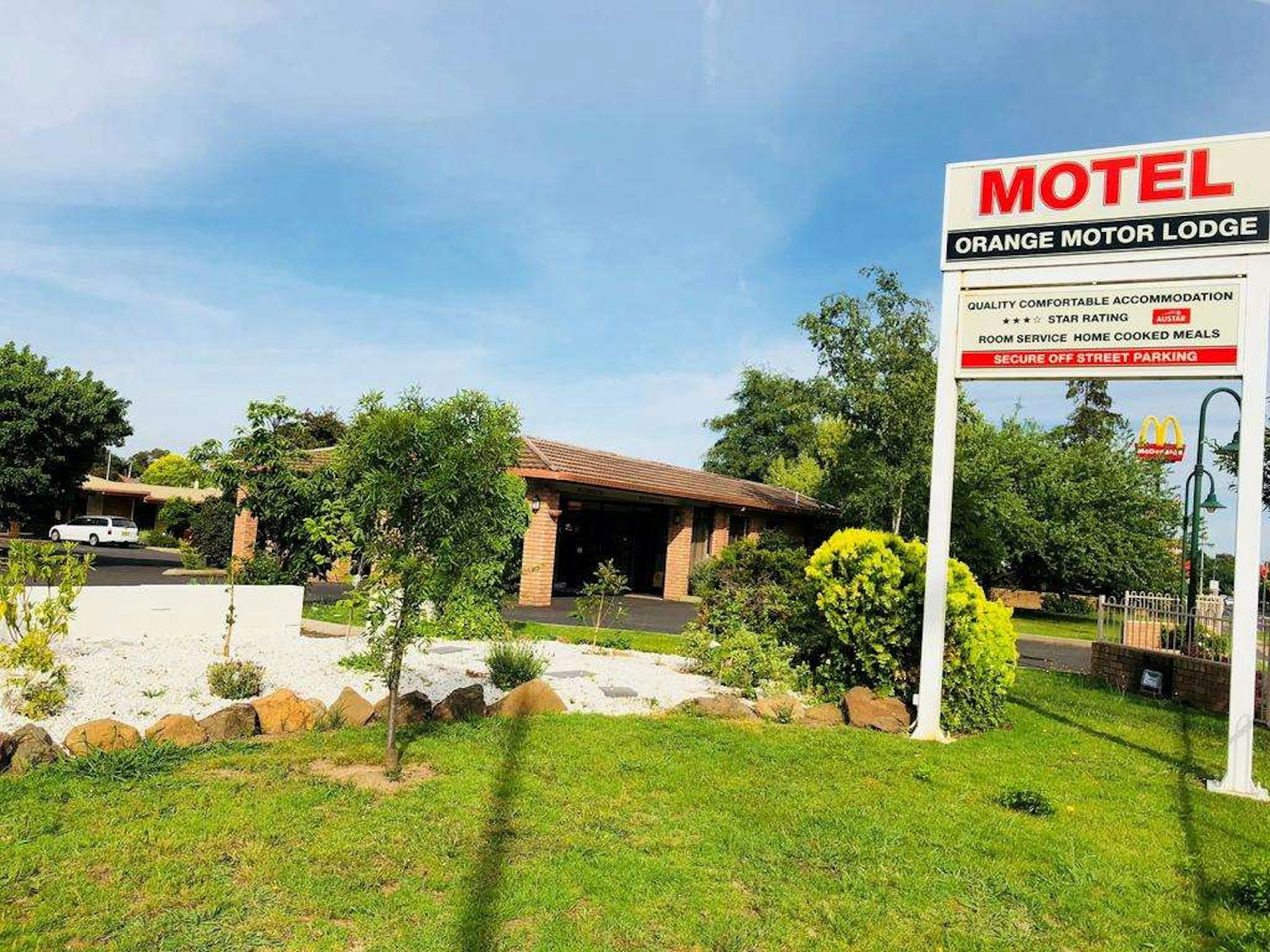 Orange Motor Lodge 23/24