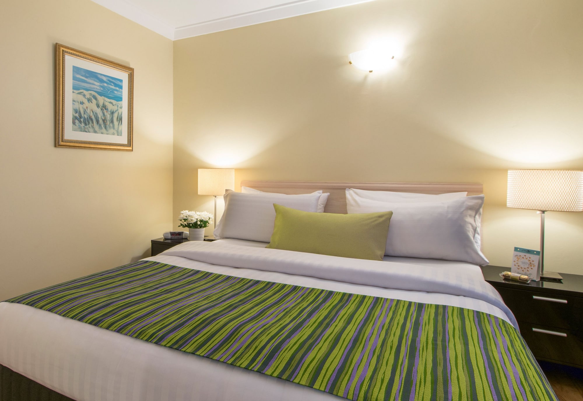 COURTYARD, SUITE