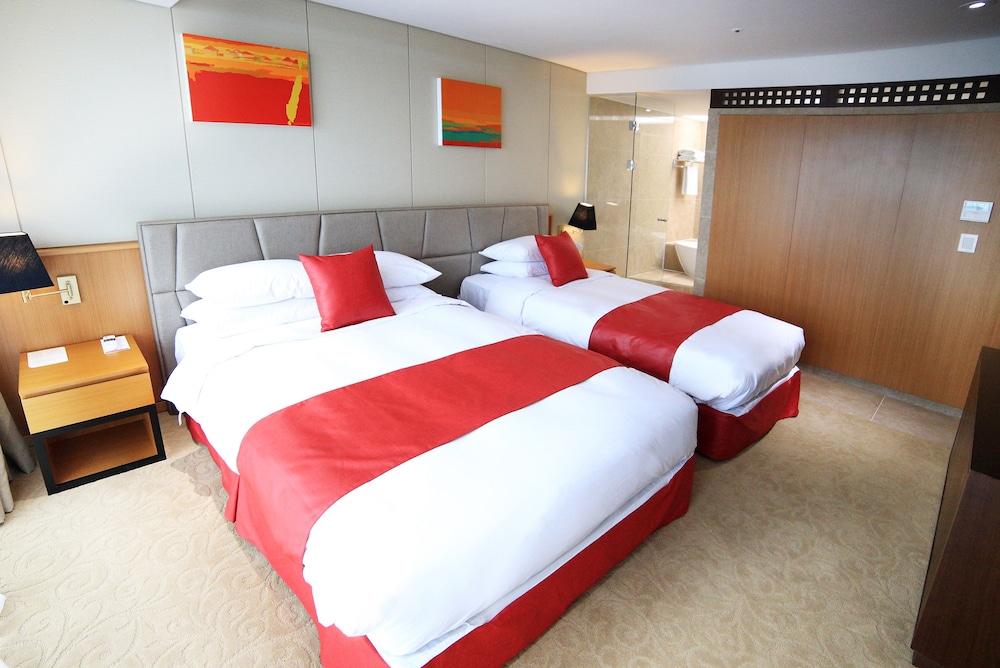 Ramada by Wyndham Jeju Hamdeok 13/70