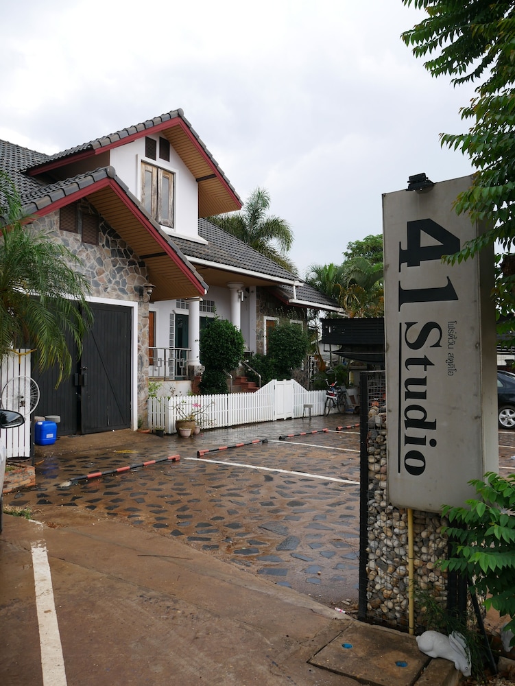 41 Studio - Adults Only 4/33