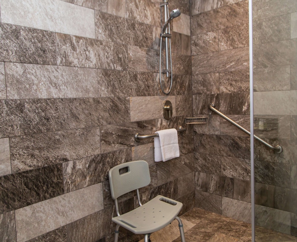Hampton Inn Suites By Hilton Puebla 18/56