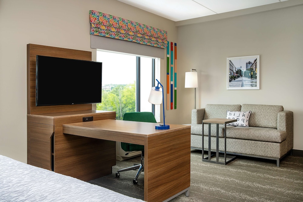 Hampton Inn Suites Raleigh Midtown Nc 24/32