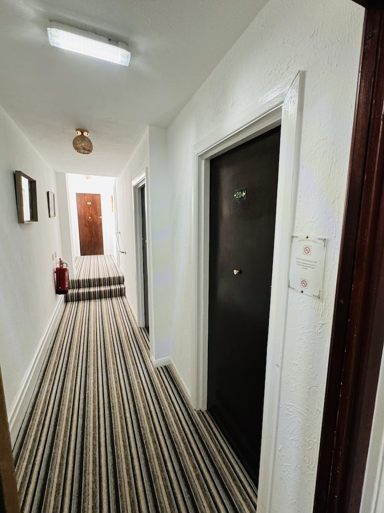 Carlton Court Hotel Eastbourne 27/49