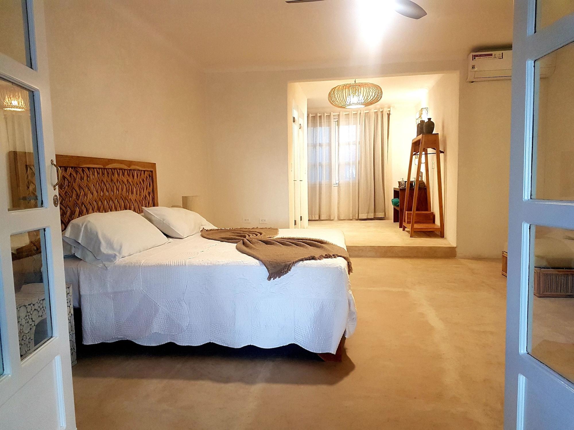 Suite, Ocean Front 4/8