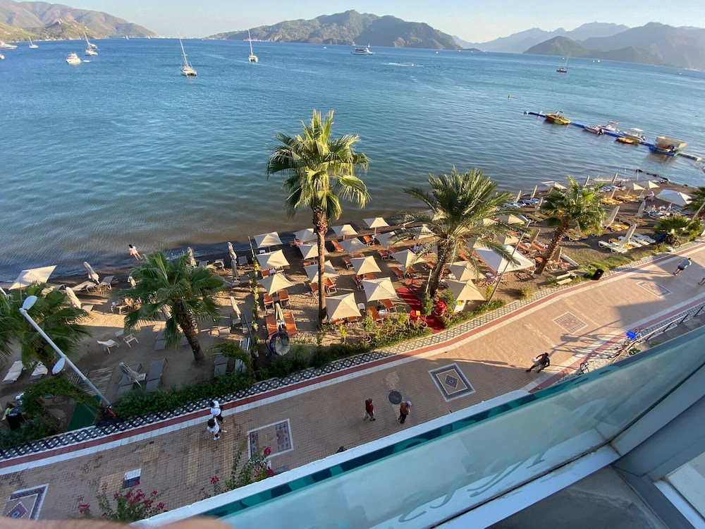 Reis Beach Hotel 23/25