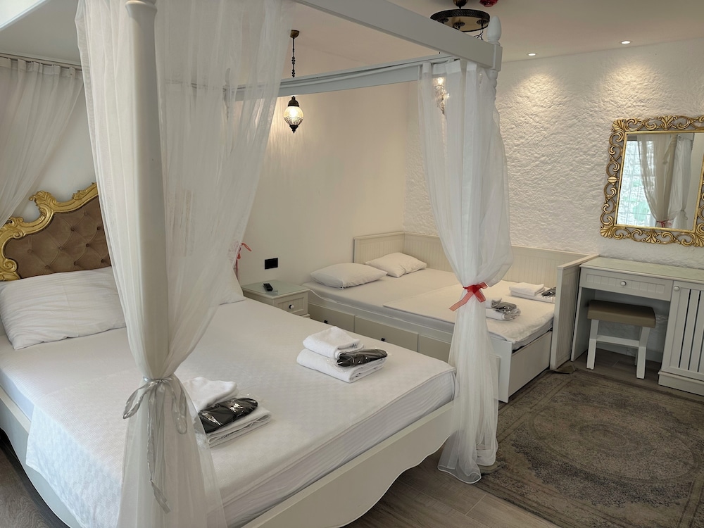 غرفة رباعية بسرير مزدوج مع أريكة، Alacati Grand Eldoris Otel 4/9
