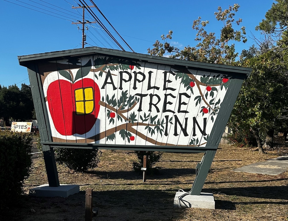 Apple Tree Inn 2/50