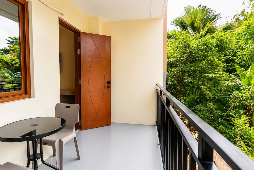 Hollywood Hotel Puerto Princesa 6/66