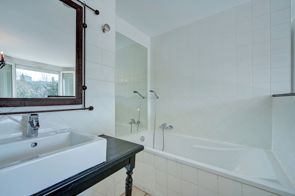 غرفة بريميوم بسرير كوين، Hotel the Originals Martigues Clair 5/6