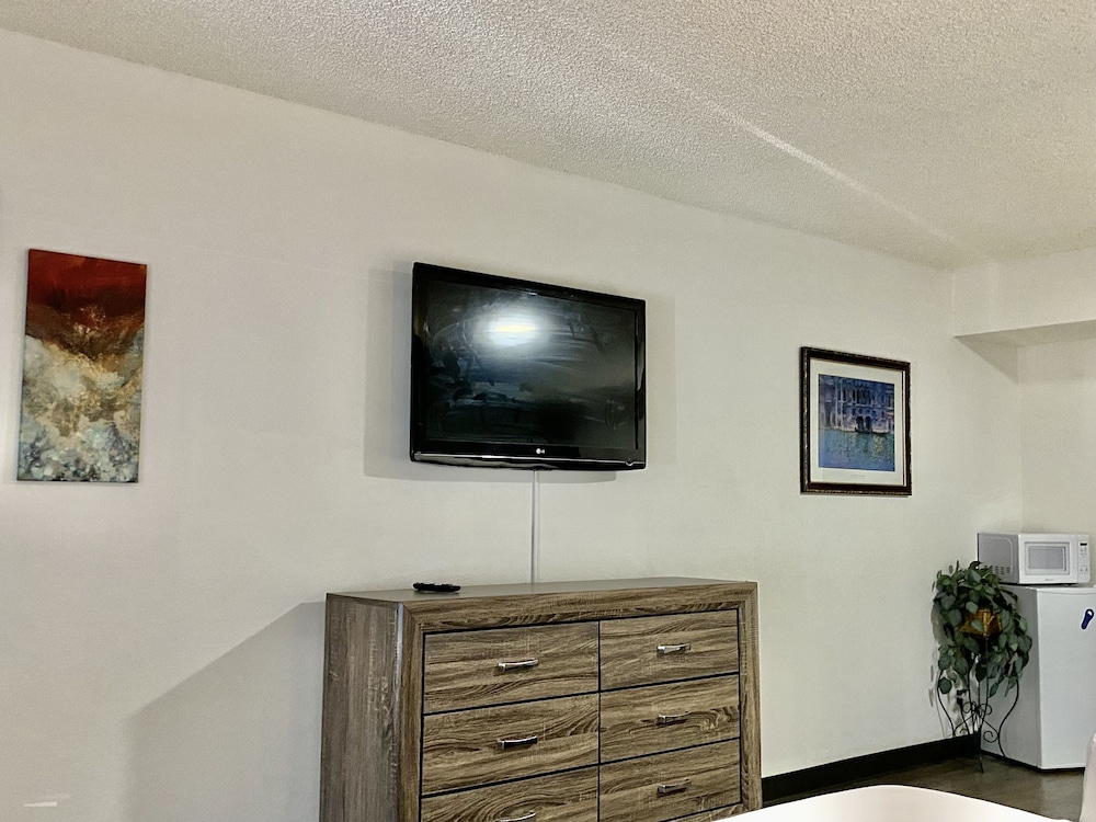 Siegel Slots and Suites 25/32