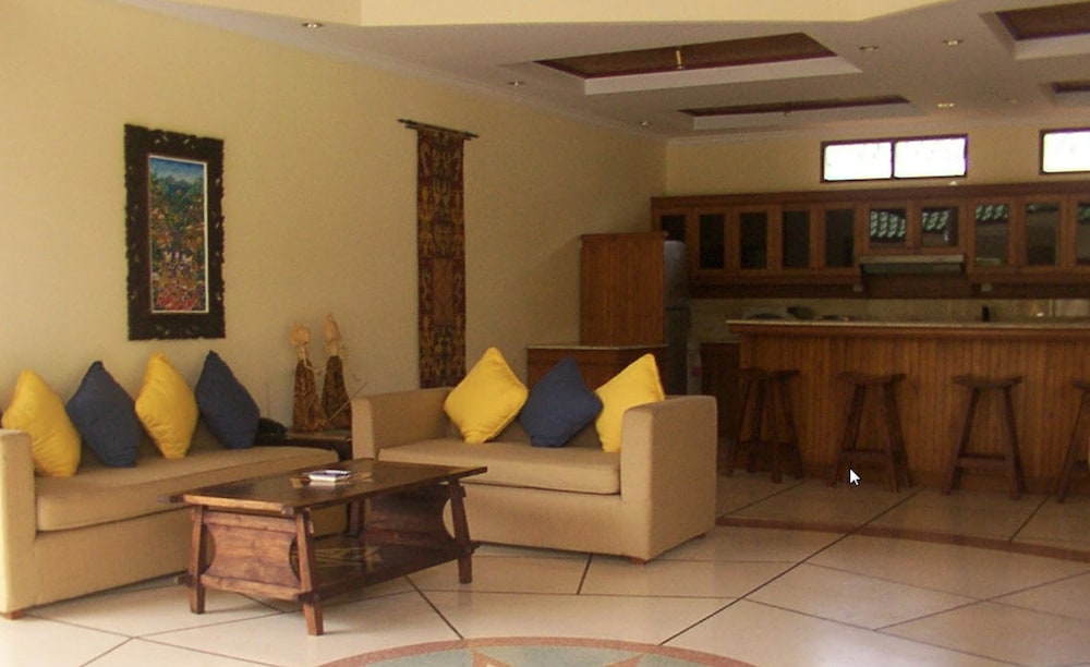 Emerald Villa 30/50