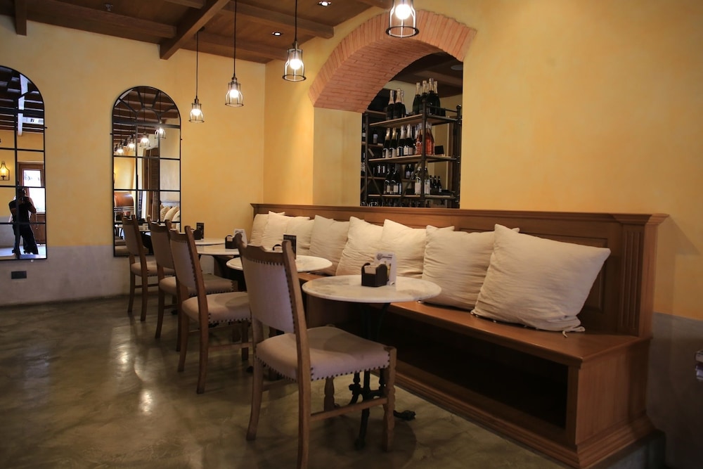 Town Square Suites By Toscana Valley 34/50