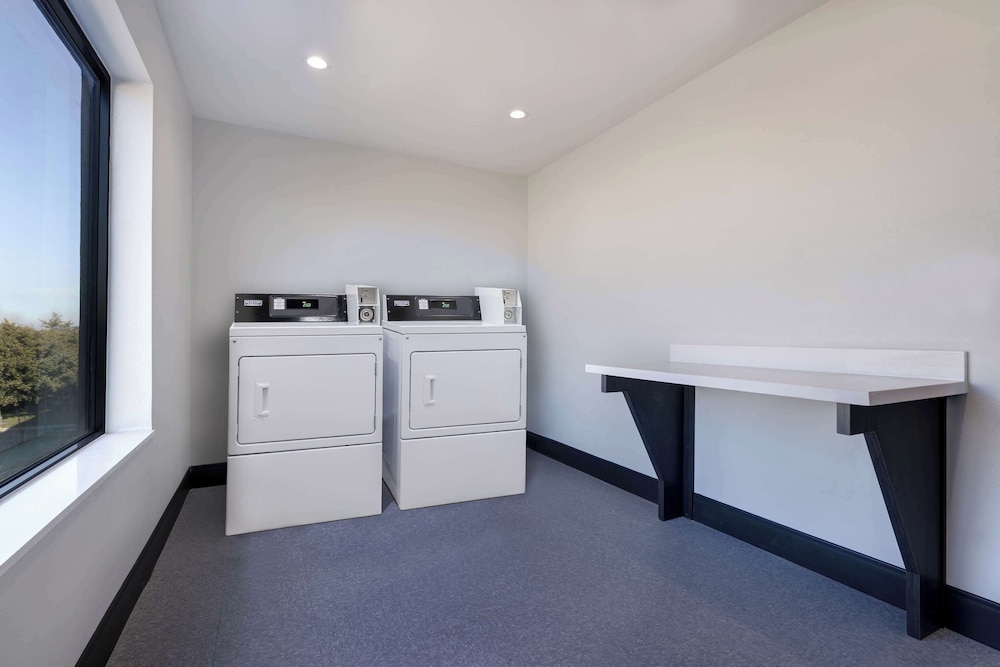 Motel6 Dallas, TX - Methodist Charlton Medical Ctr. 8/50
