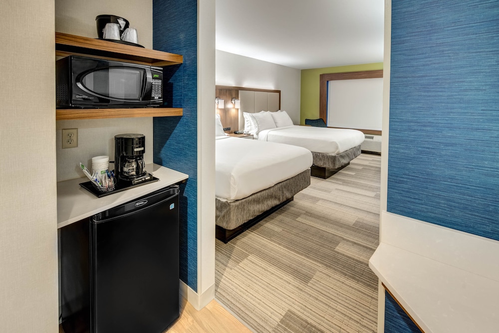 Holiday Inn Express Woodbridge 27/64