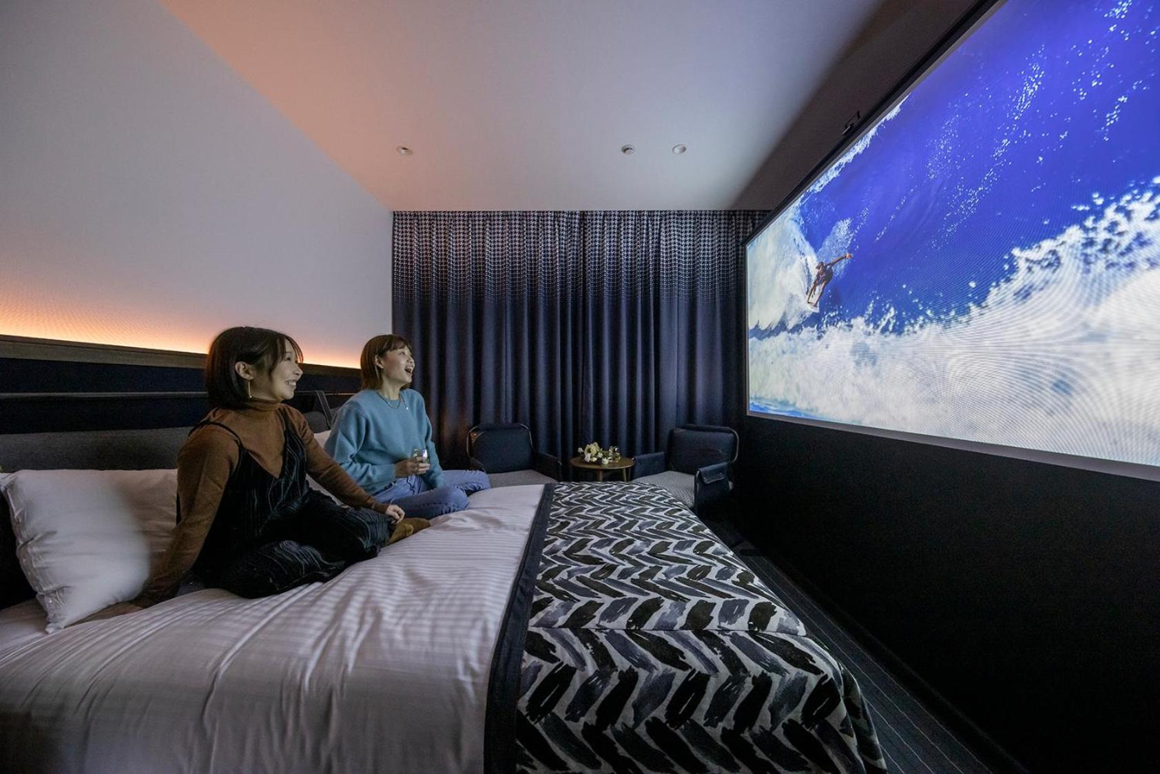 Theater, Double Bed