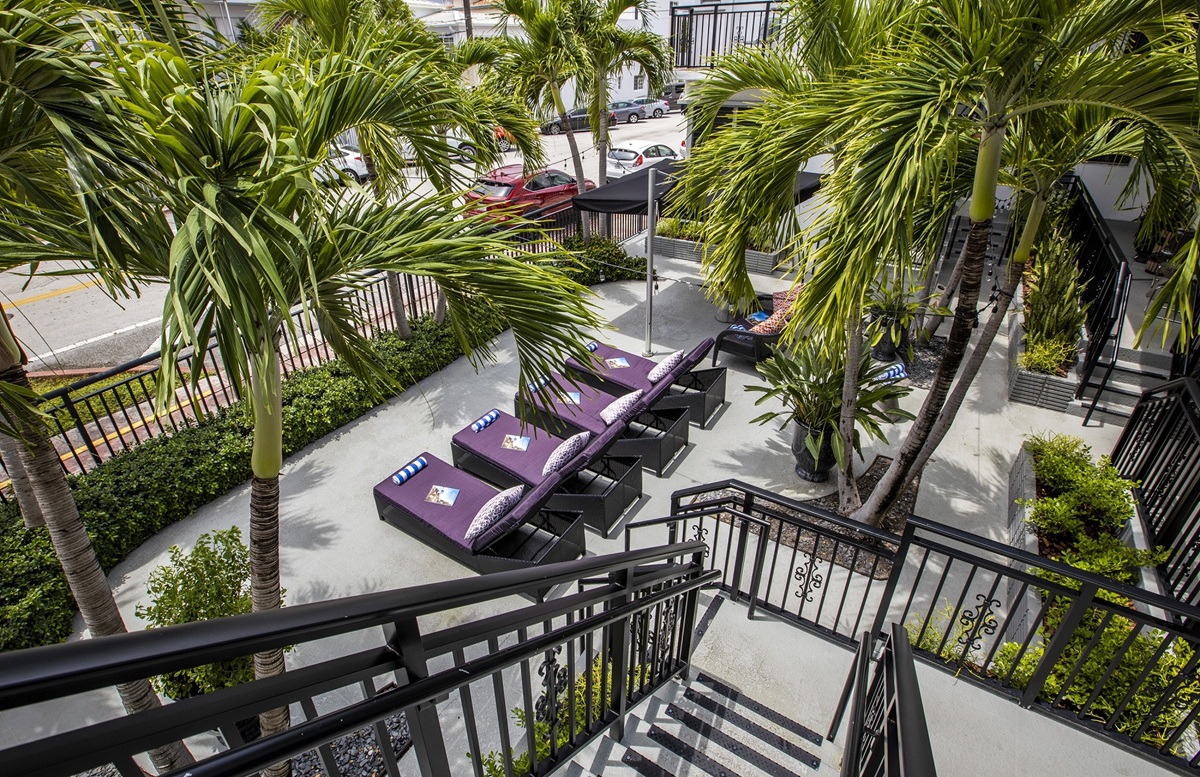 Beachside All Suites Hotel 34/38