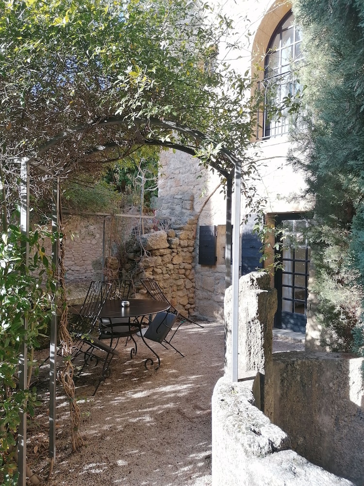 Abbaye de Sainte Croix 47/81