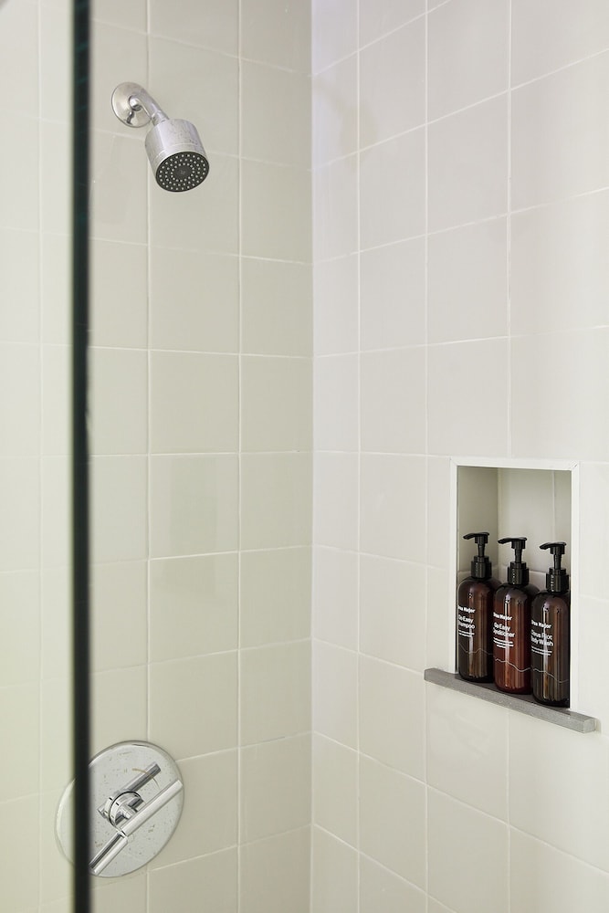 غرفة ديلوكس بسريرين كوين بشرفة