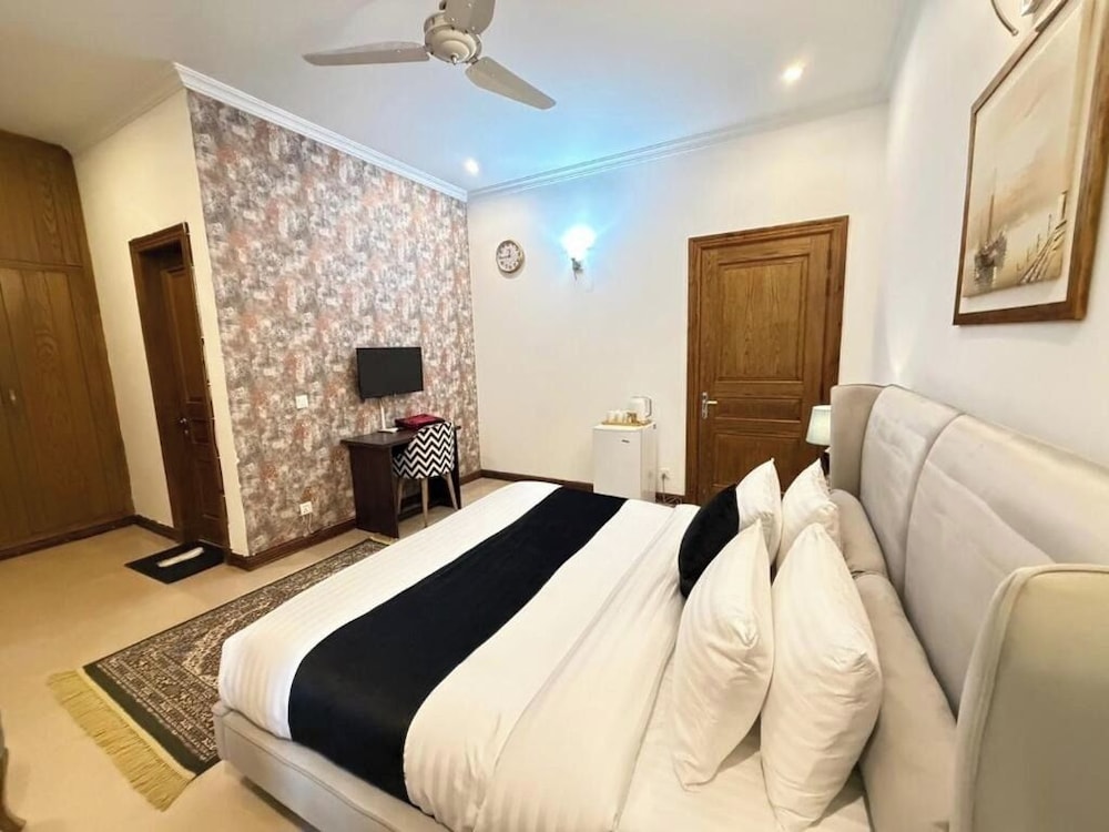 Rhodium Elite Hotel 42/56