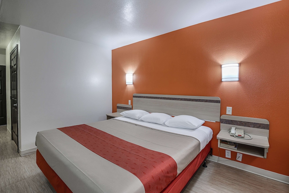 Motel6 Pasadena, TX 24/45