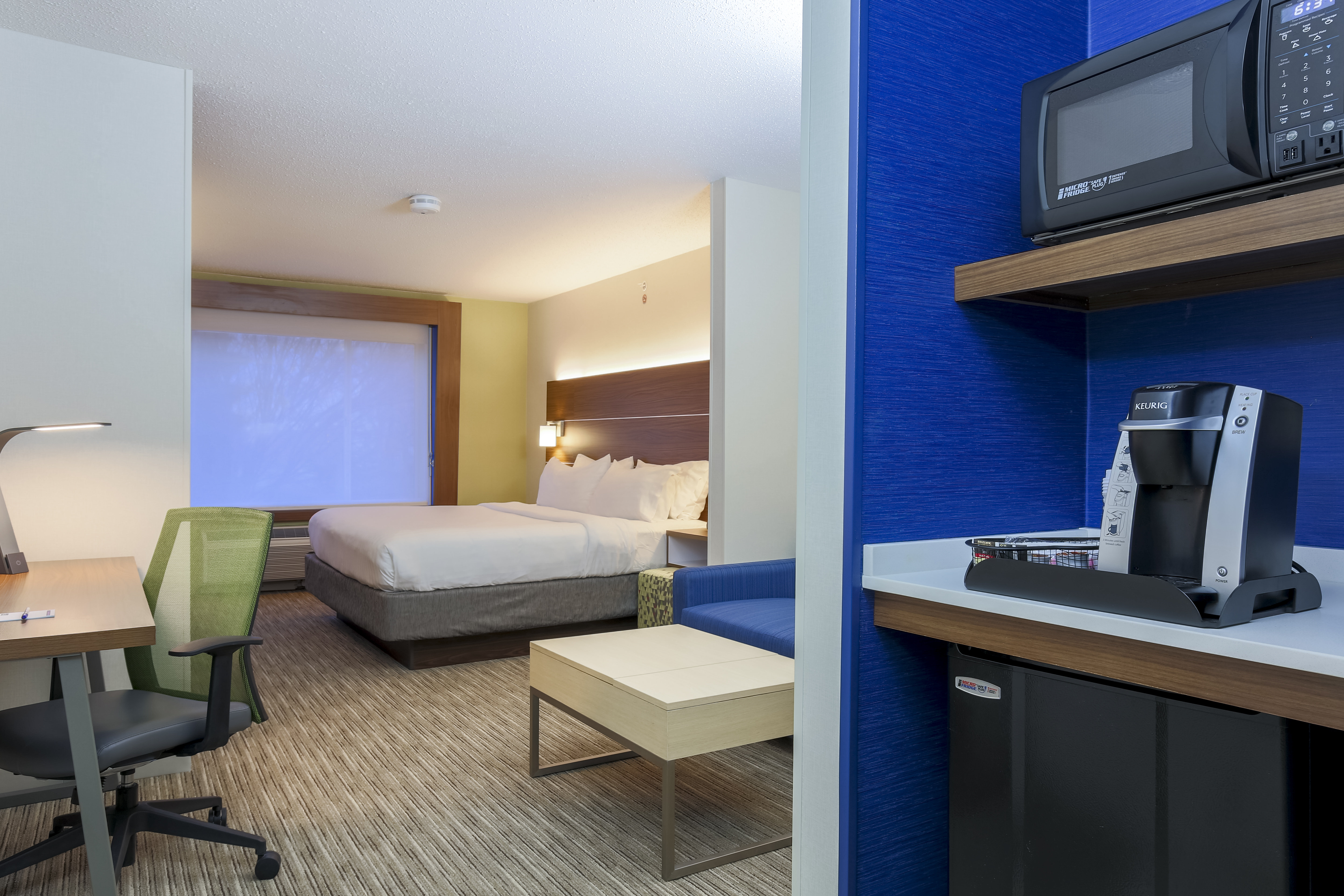 Holiday Inn Express Irondequoit 65/65
