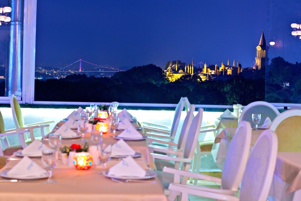 THE ISTANBUL HOTEL 24/50