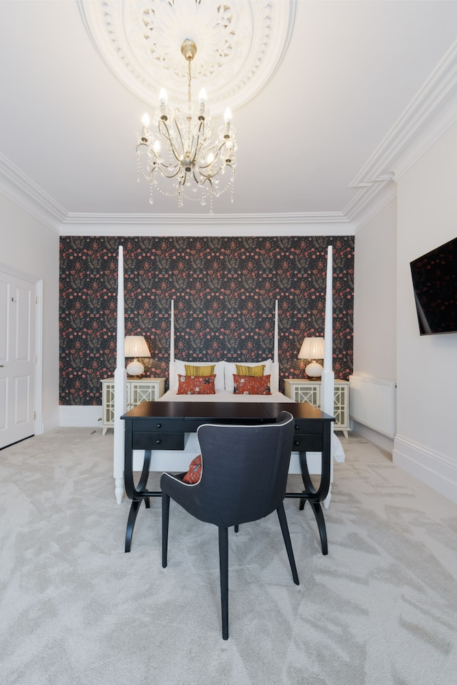 The Clarence Hotel 5/46