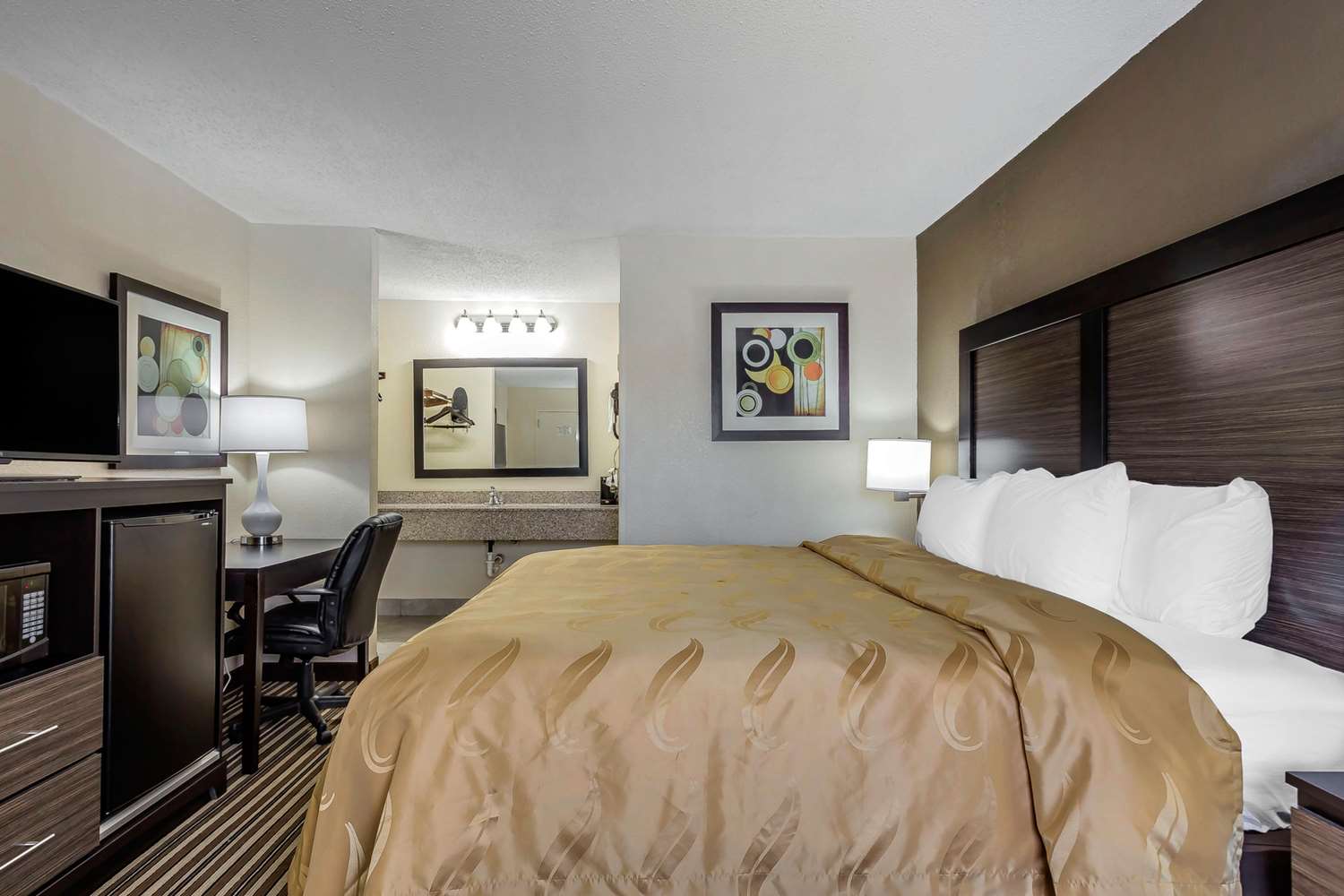 1 King Bed, Nonsmoking
