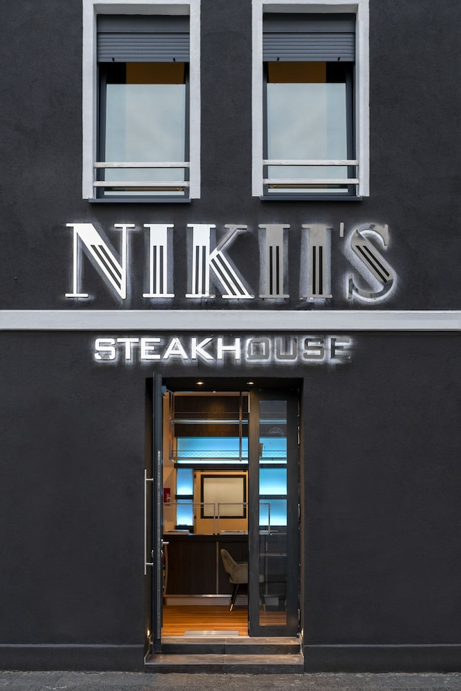 Nikii Hotel 4/59
