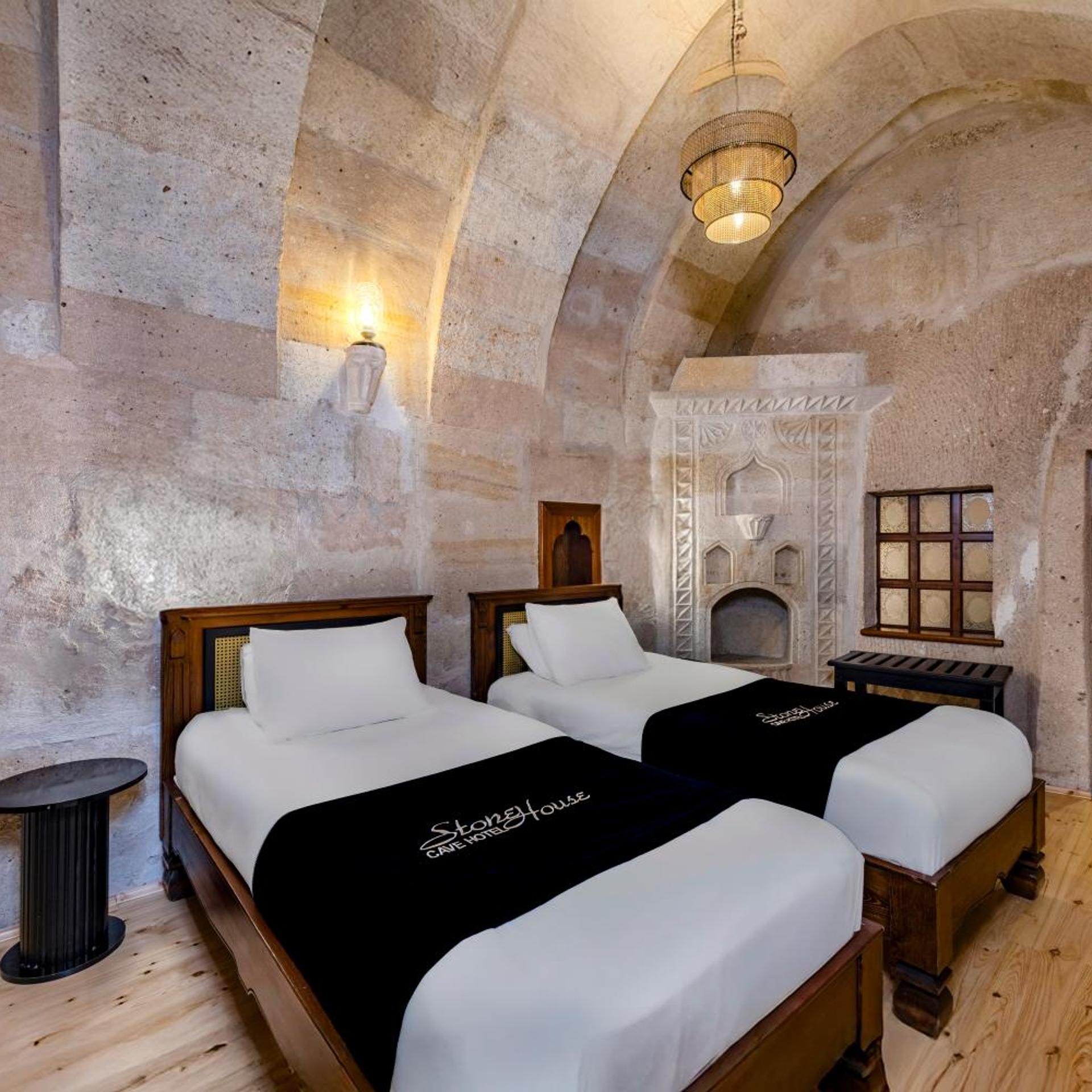 Cave, Suite