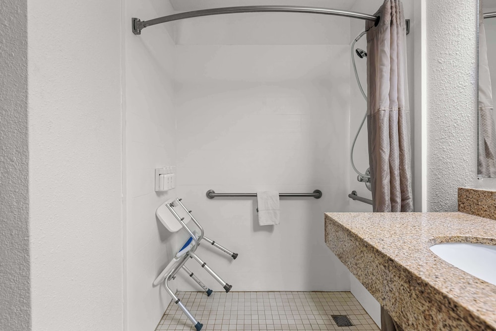 Americas Best Value Inn Hamilton 44/45