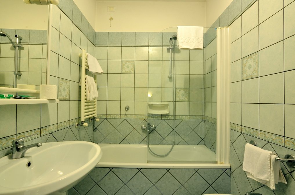 Tirreno Hotel 65/70