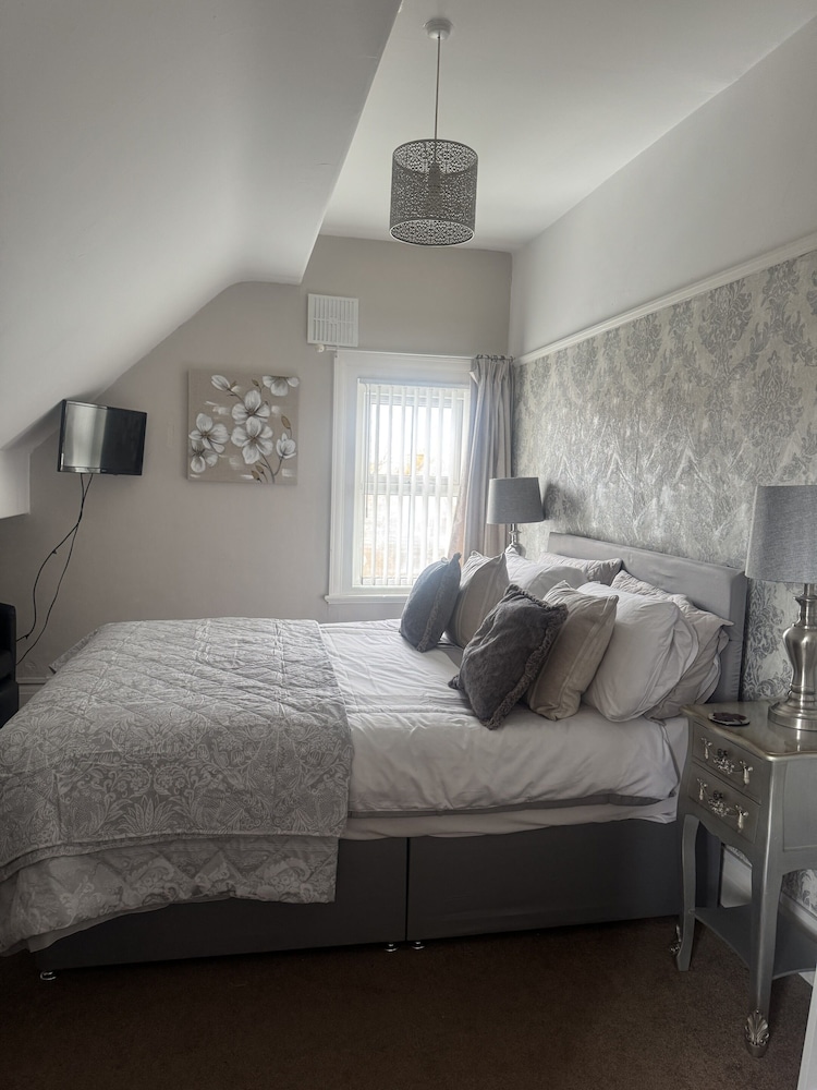 Rosaire Guest House 8/43