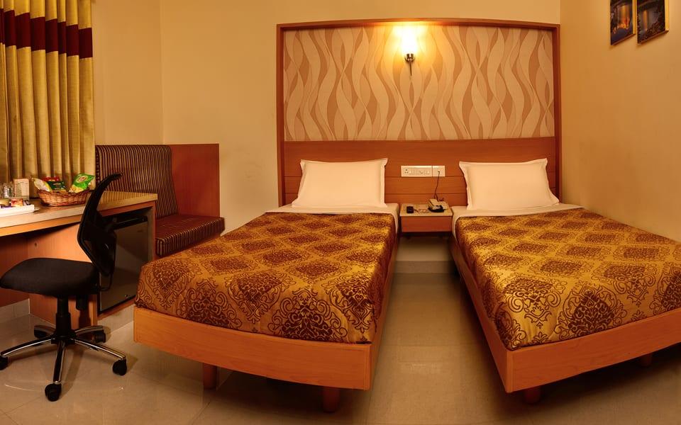 OYO Rooms Cross Cut Road Gokhale Street 13/34