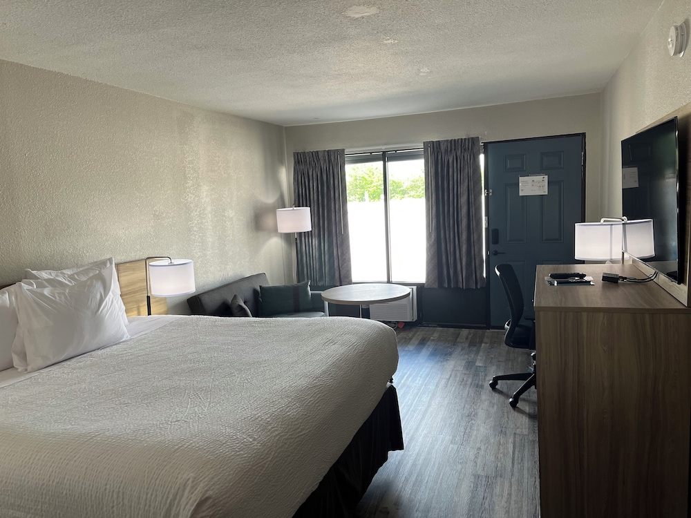 Days Inn by Wyndham Branson Ozarks 28/65