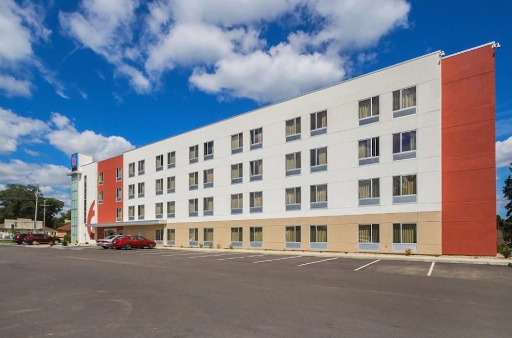Days Inn by Wyndham South Bend /Notre Dame 1/35