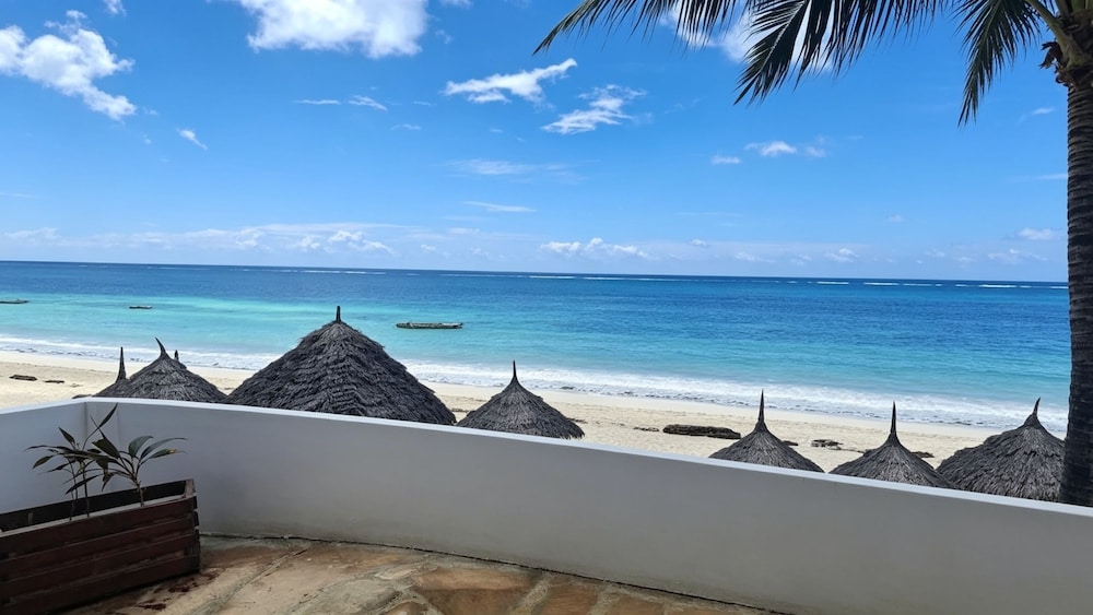 AHG Waridi Beach Resort & Spa 41/47