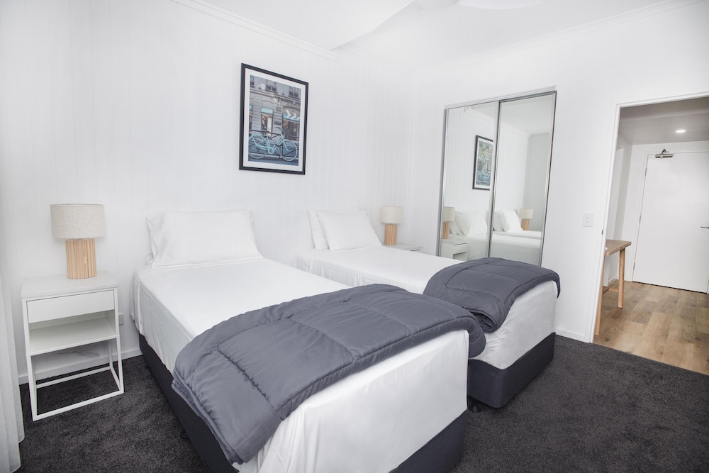 Swell Resort Burleigh Beach 22/50