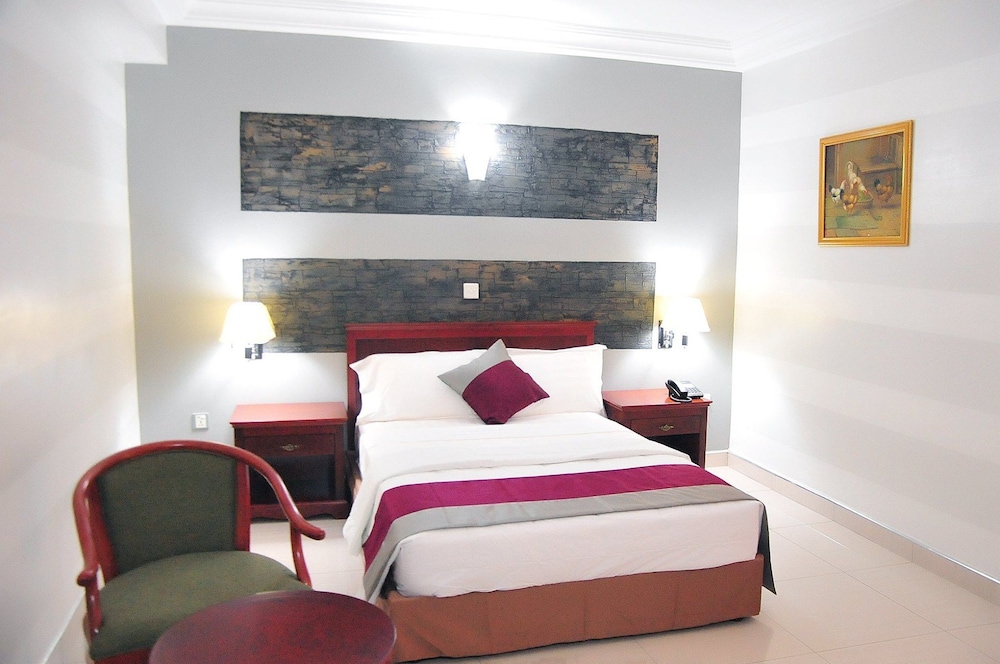 Tomreik Hotel 13/55