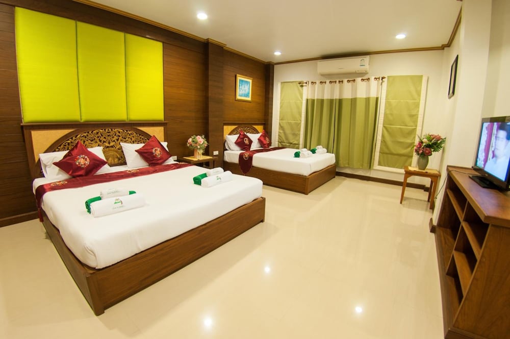 The Green Beach Resort 45/75