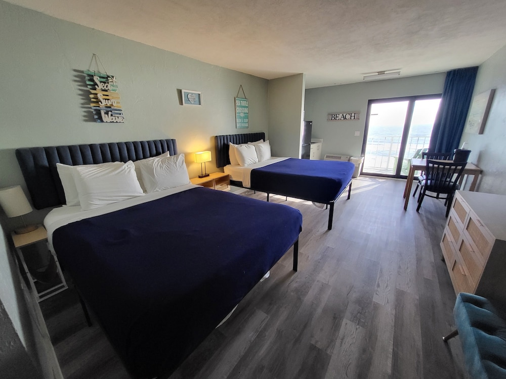 STUDIO, SUITE, 2 QUEEN BEDS, OCEAN FRONT, KITCHENETTE
