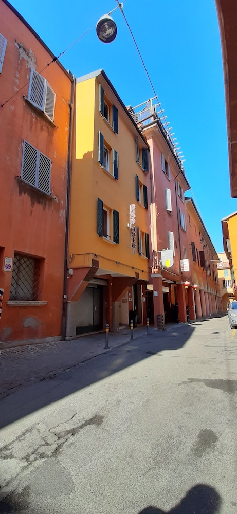 BUONHOTEL 34/46