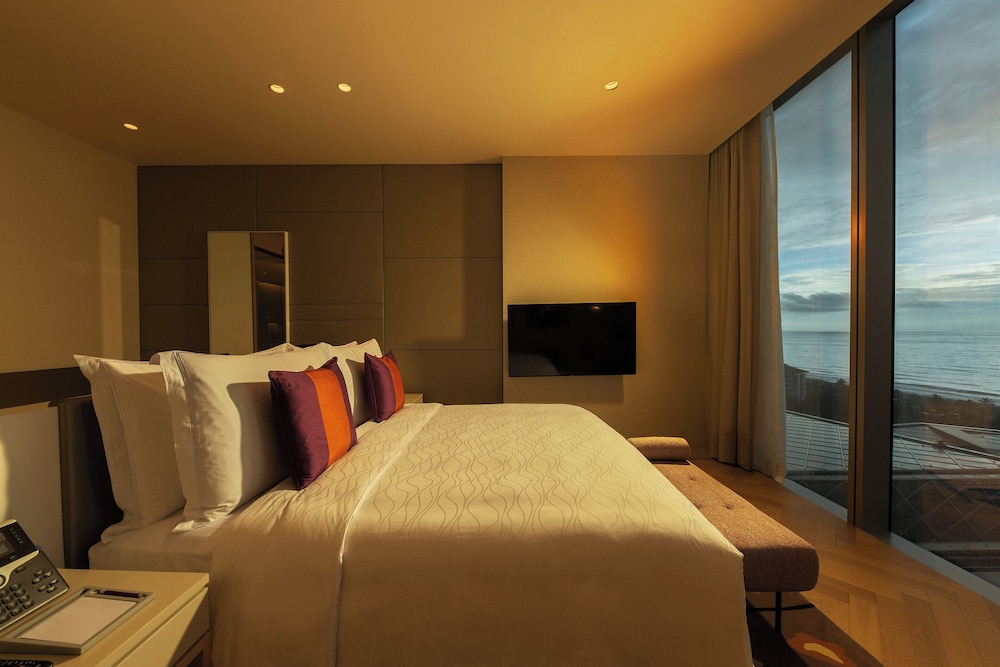 Skyline, Suite, King Bed