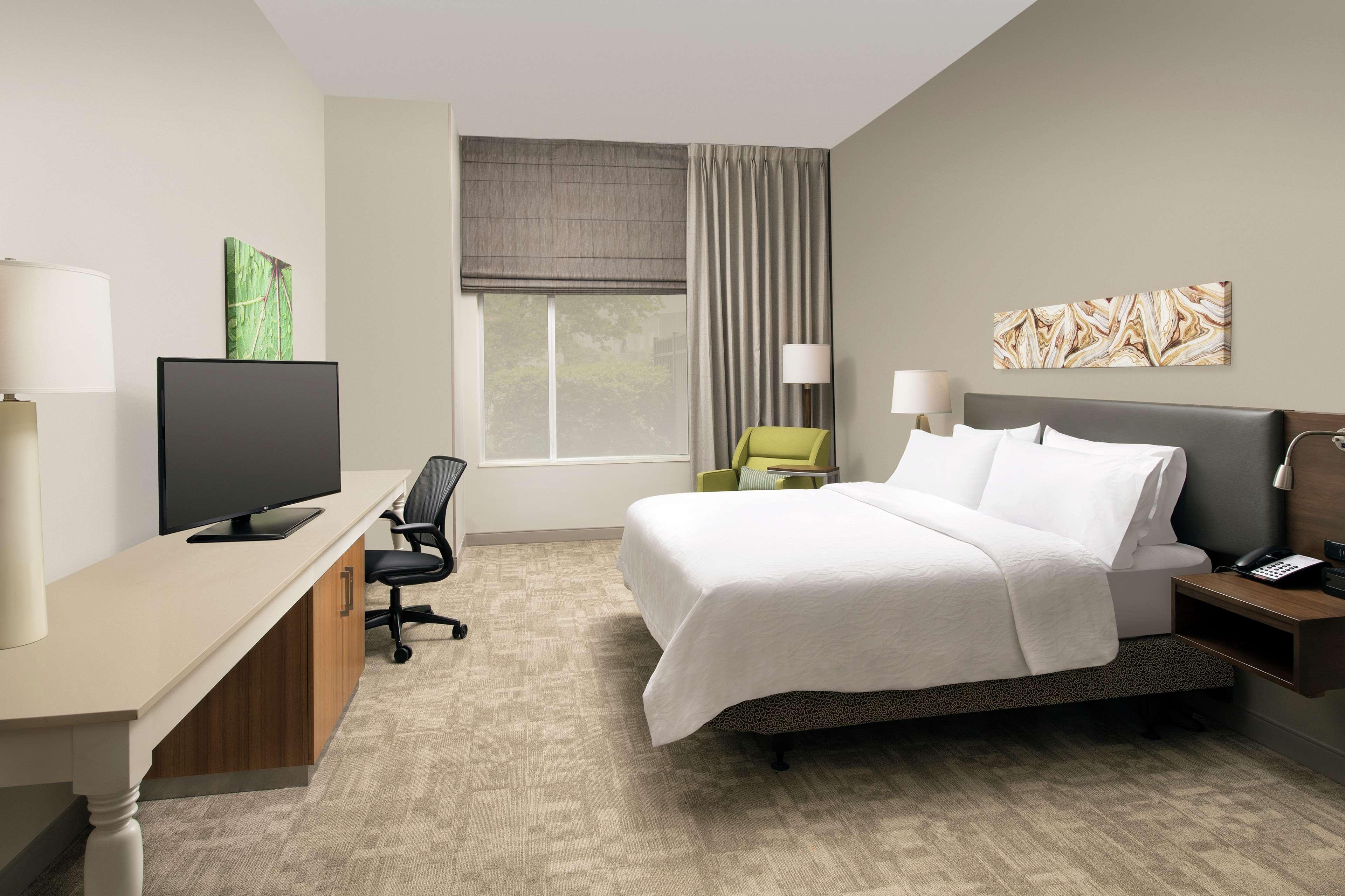 ROOM, KING BED