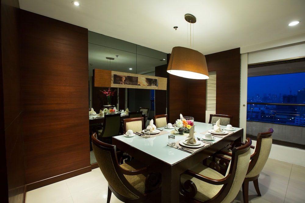 Centre Point Plus Hotel Pratunam 57/74