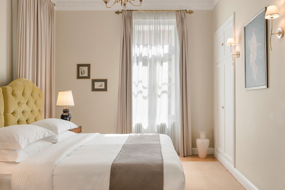 Noble Suites 26/68