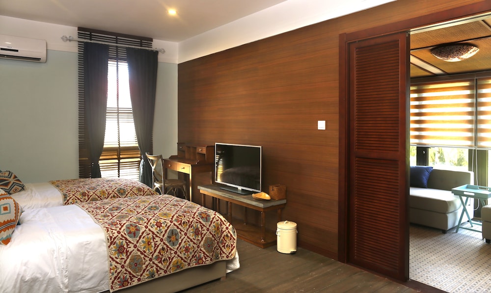 Shell Villa Apartel Resort 11/40