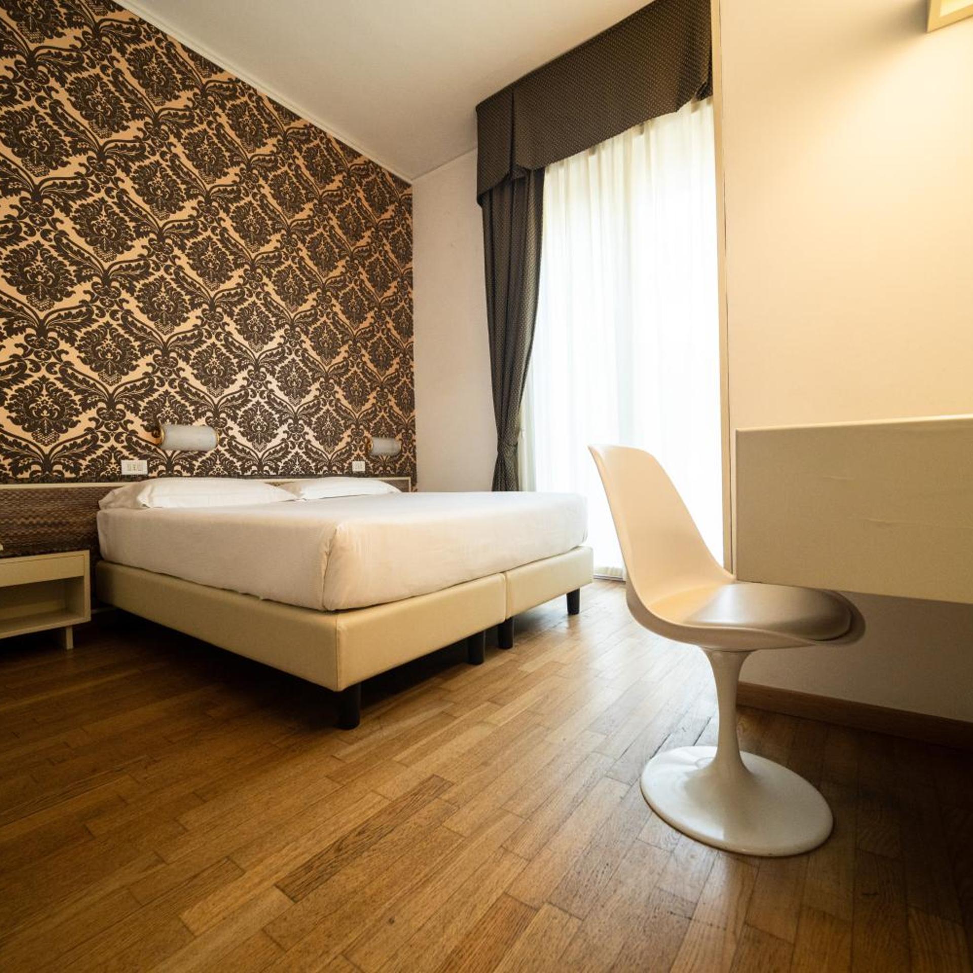 ROOM, TRIPLE